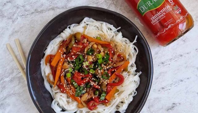 Wok con fideos de arroz